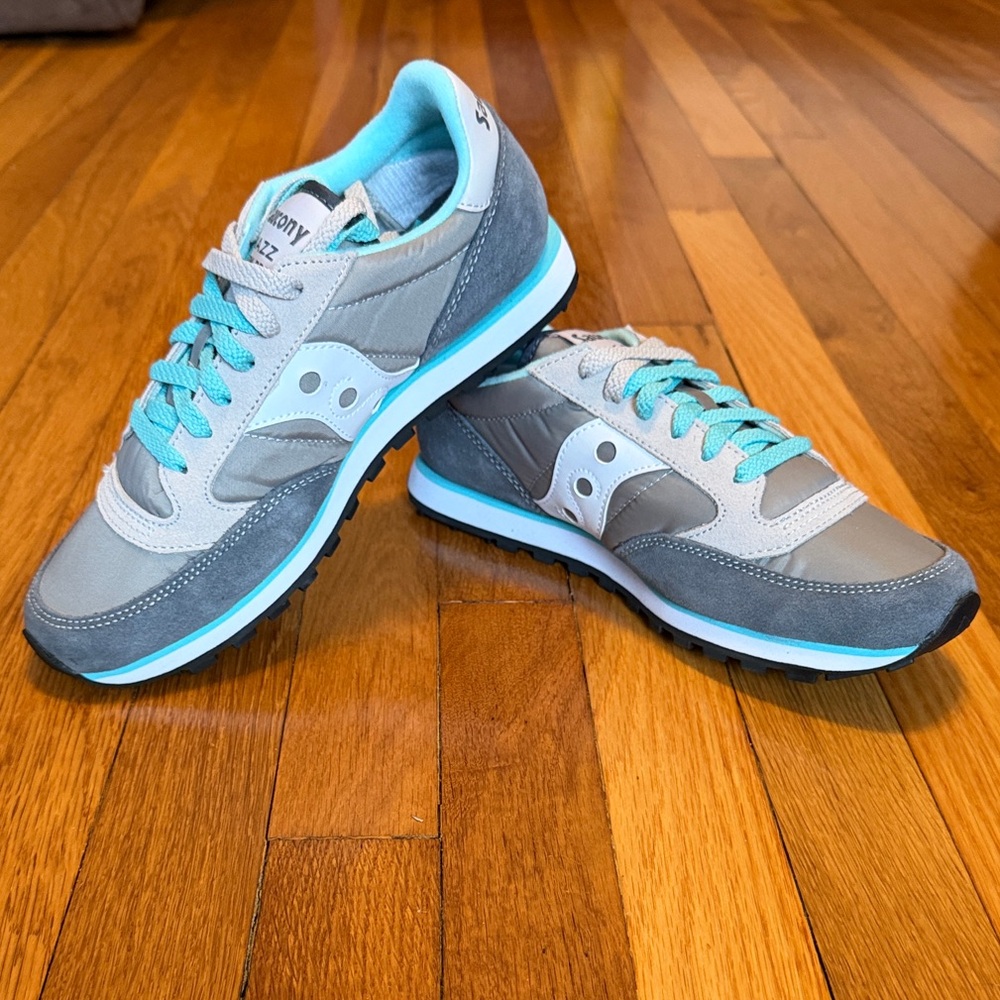Saucony Originals Jazz Lowpro Gray/White (Style 1866-103) Womens Size 8.5 NEW!